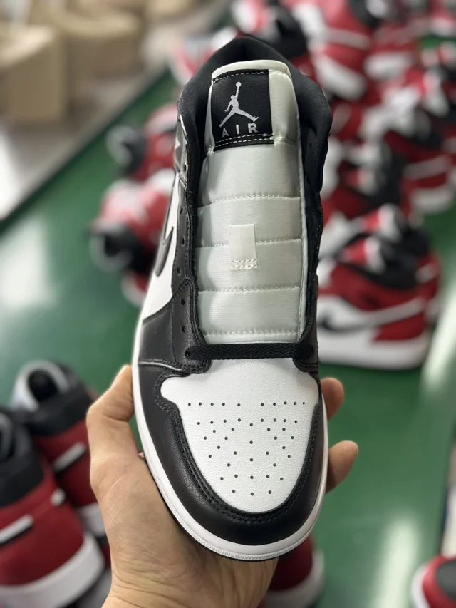 Jordan Sneakers Air 1 Mid product detail image 20