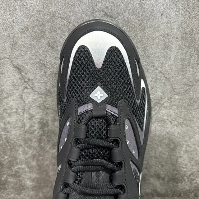 Louis Vuitton Sneakers LV Runner Tatic product detail image 49