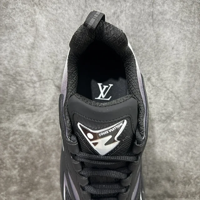Louis Vuitton Sneakers LV Runner Tatic product detail image 50