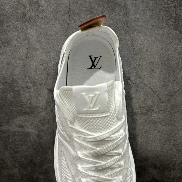 Louis Vuitton Sneakers LV Runner Tatic product detail image 77