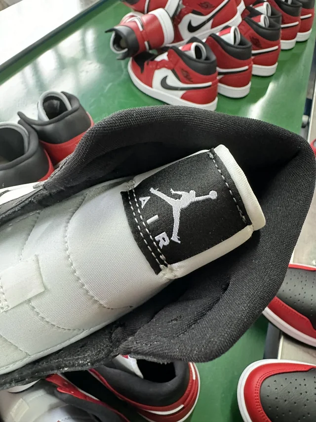 Jordan Sneakers Air 1 Mid product detail image 25