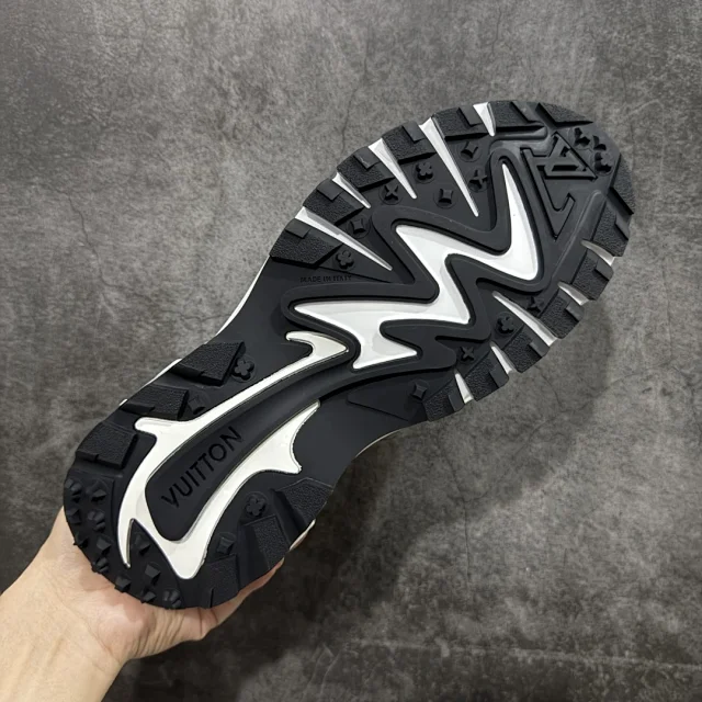 Louis Vuitton Sneakers LV Runner Tatic product detail image 72