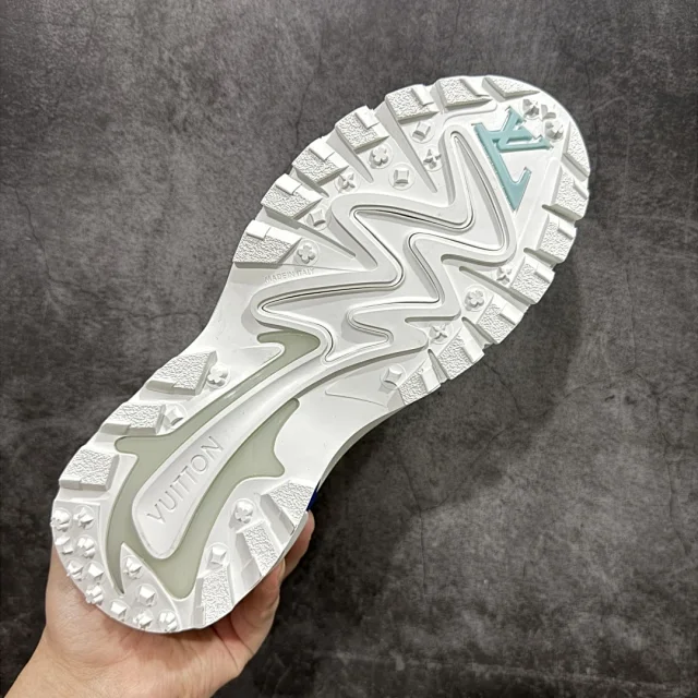 Louis Vuitton Sneakers LV Runner Tatic product detail image 9
