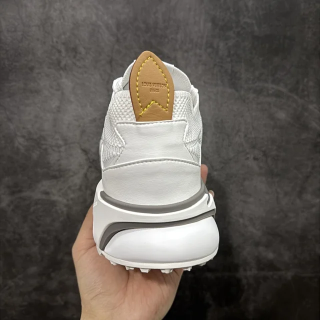 Louis Vuitton Sneakers LV Runner Tatic product detail image 80