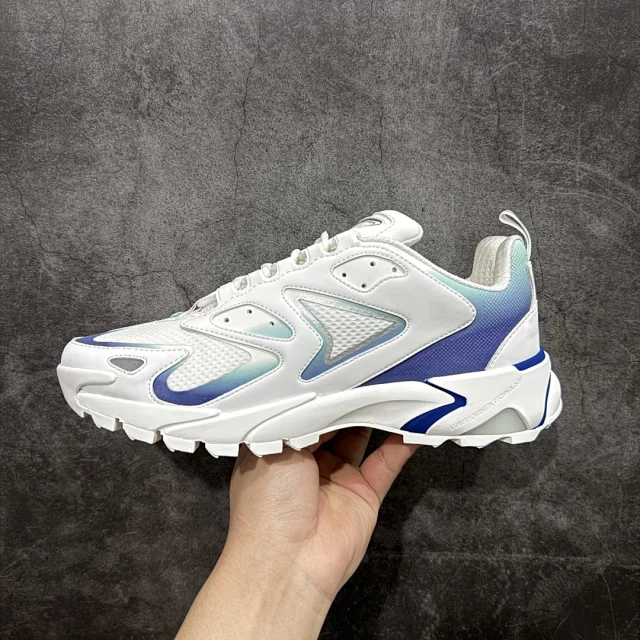 Louis Vuitton Sneakers LV Runner Tatic product detail image 3