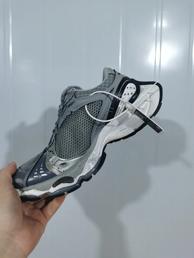 Balenciaga Sneakers Stapler product detail image 20