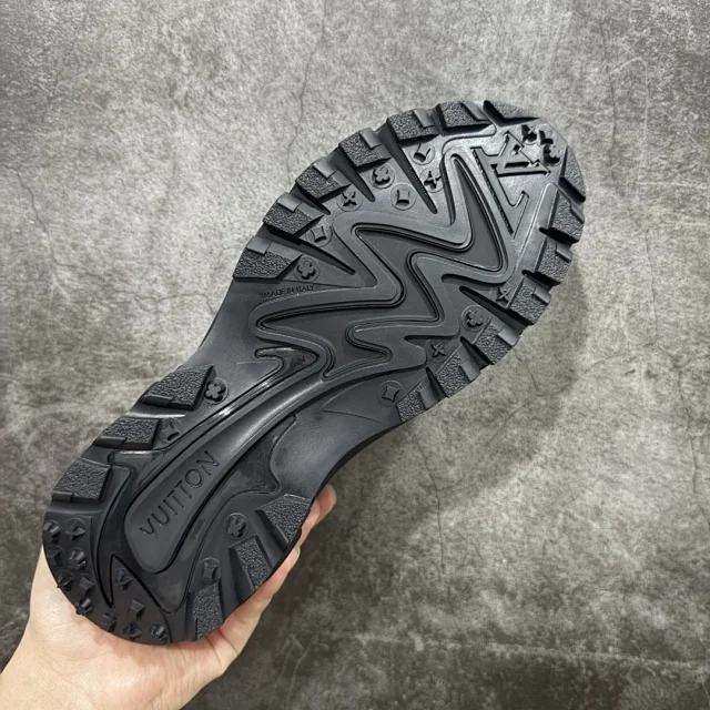 Louis Vuitton Sneakers LV Runner Tatic product detail image 45