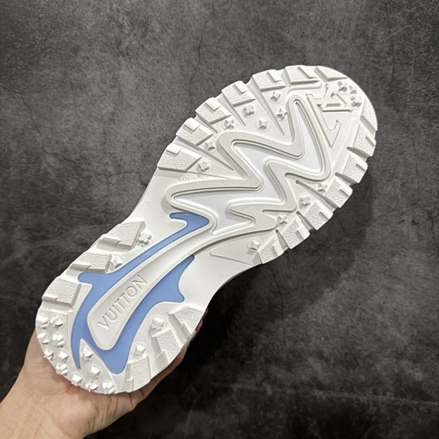 Louis Vuitton Sneakers LV Runner Tatic product detail image 81