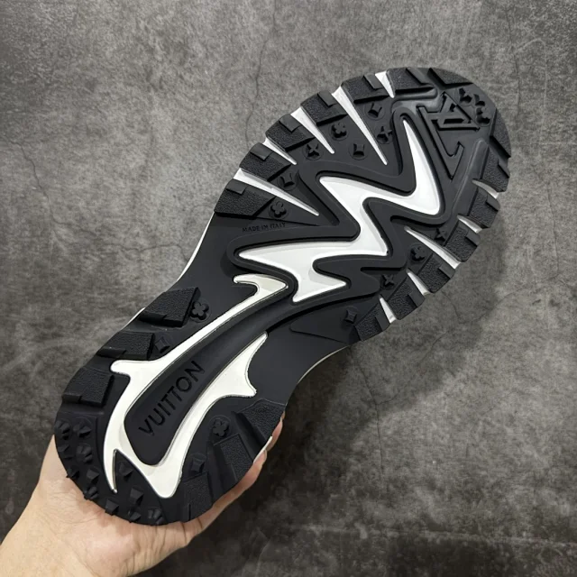Louis Vuitton Sneakers LV Runner Tatic product detail image 90