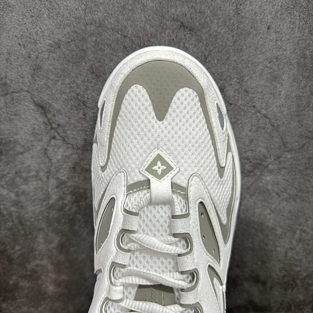 Louis Vuitton Sneakers LV Runner Tatic product detail image 31