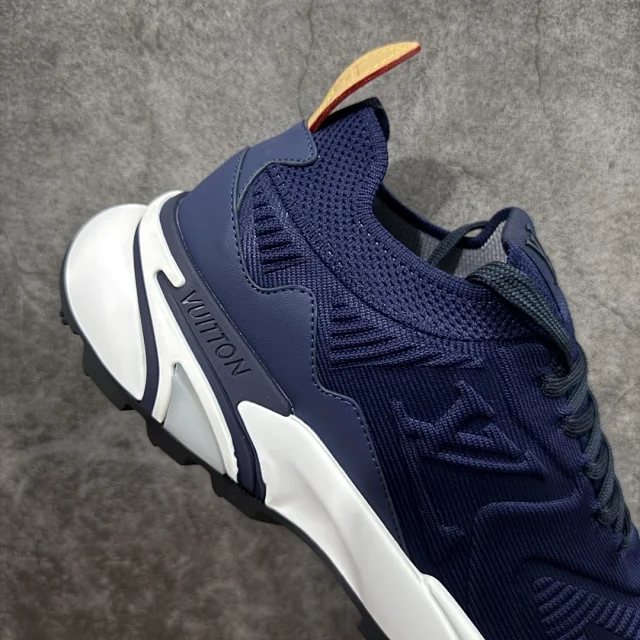 Louis Vuitton Sneakers LV Runner Tatic product detail image 61