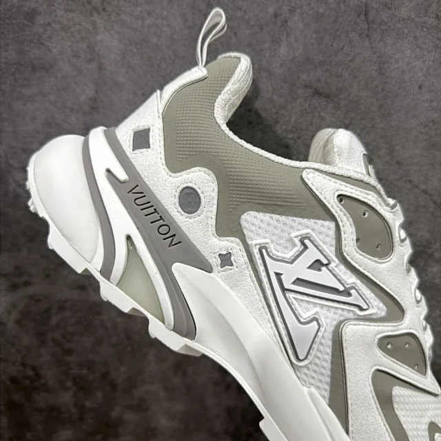 Louis Vuitton Sneakers LV Runner Tatic product detail image 34
