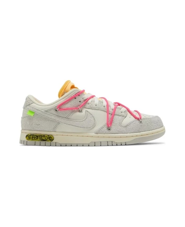 Nike Sneakers Dunk Low x Off-White with exposed lace overlay — Lot 17