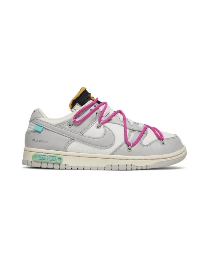 Nike Sneakers Dunk Low x Off-White with exposed lace overlay — Lot 30