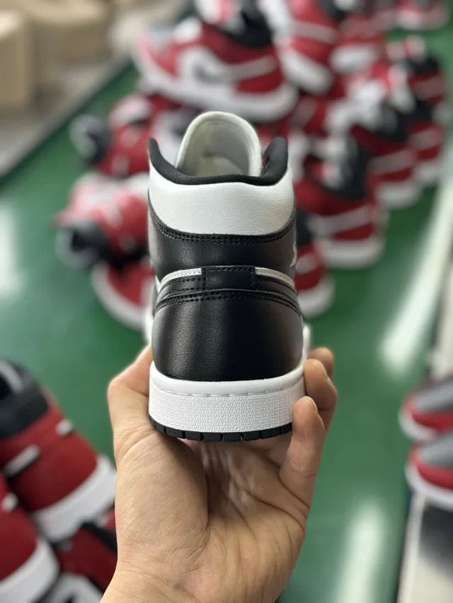 Jordan Sneakers Air 1 Mid product detail image 22