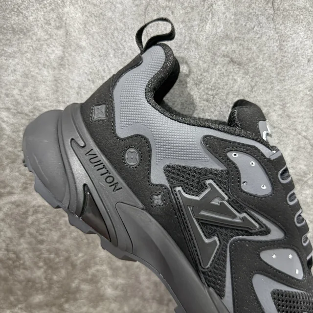 Louis Vuitton Sneakers LV Runner Tatic product detail image 43