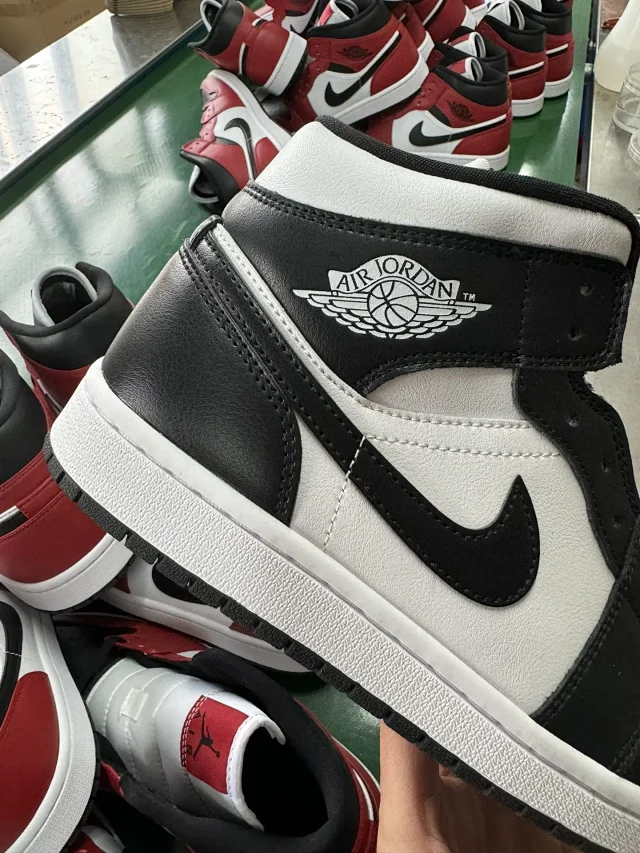 Jordan Sneakers Air 1 Mid product detail image 27