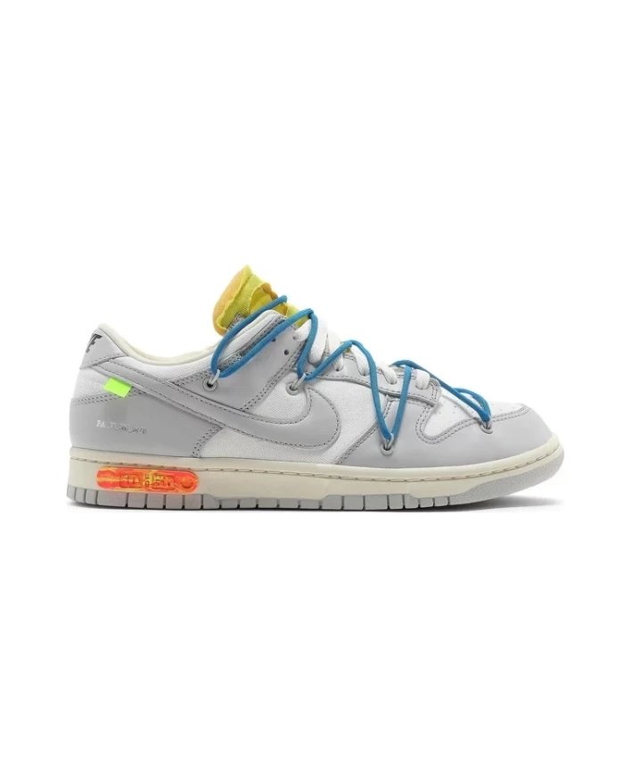 Nike Sneakers Dunk Low x Off-White with exposed lace overlay — Lot 10