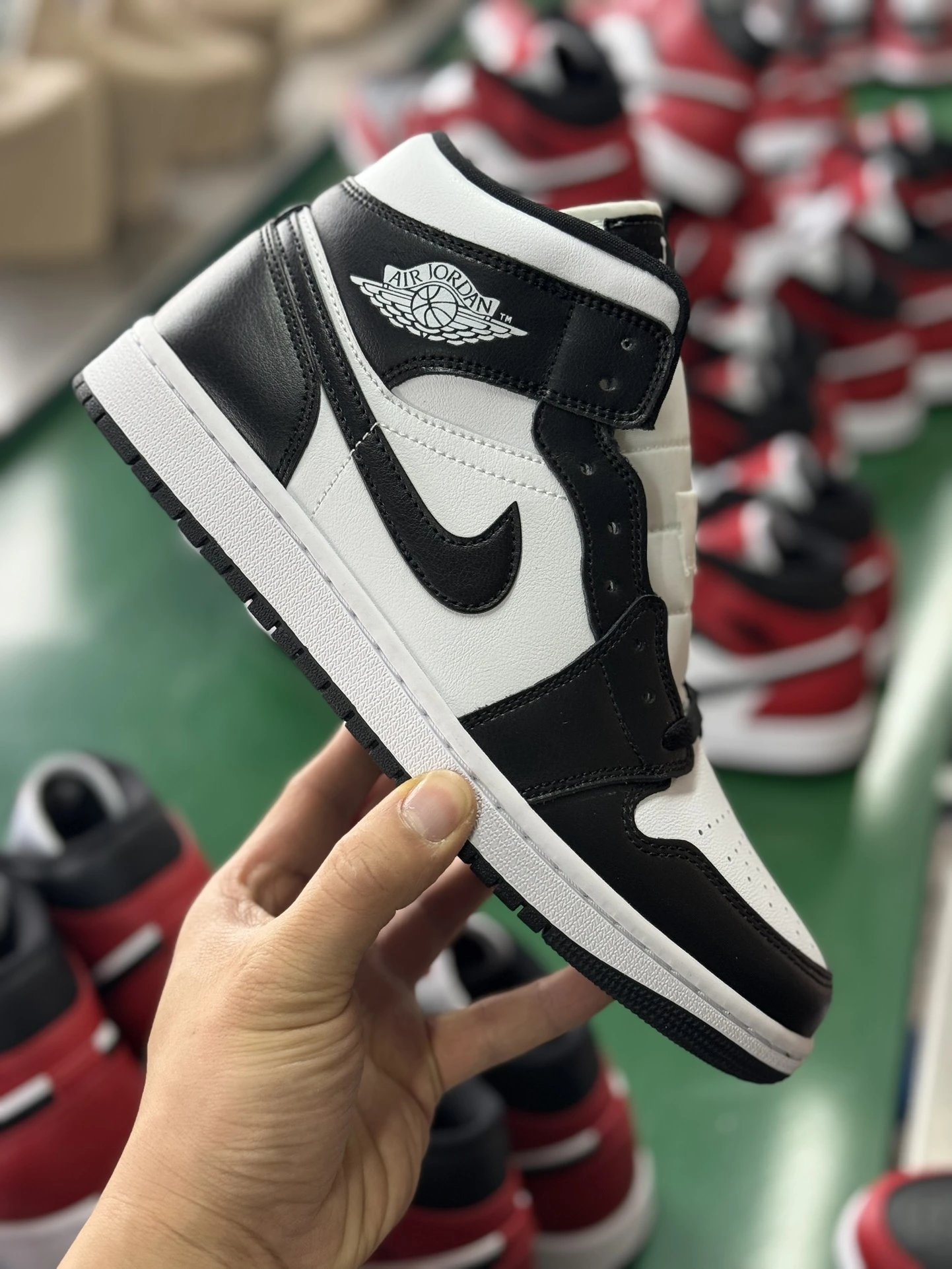 Jordan Sneakers Air 1 Mid image 2