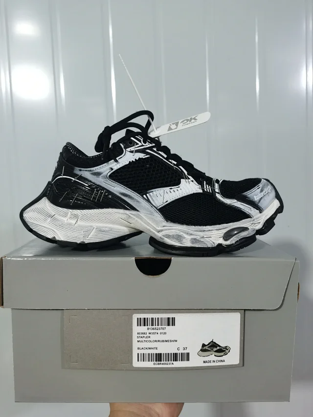 Balenciaga Sneakers Stapler product detail image 12