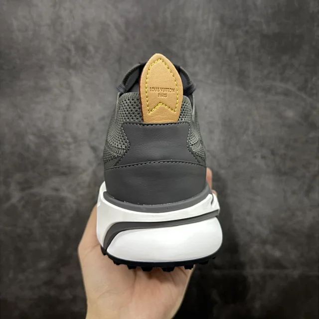 Louis Vuitton Sneakers LV Runner Tatic product detail image 71
