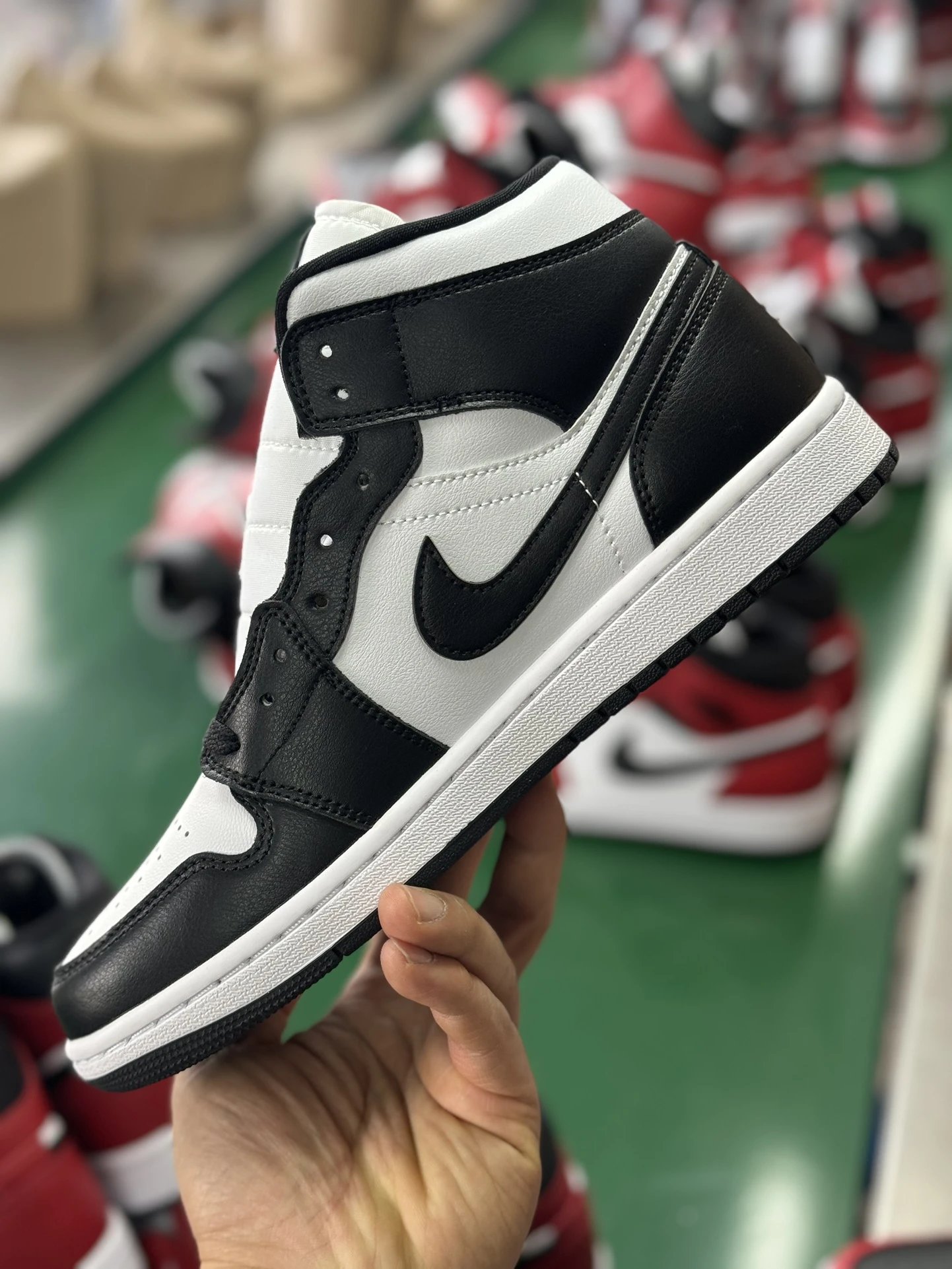 Jordan Sneakers Air 1 Mid image 4