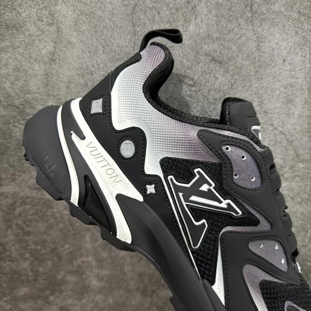 Louis Vuitton Sneakers LV Runner Tatic product detail image 52