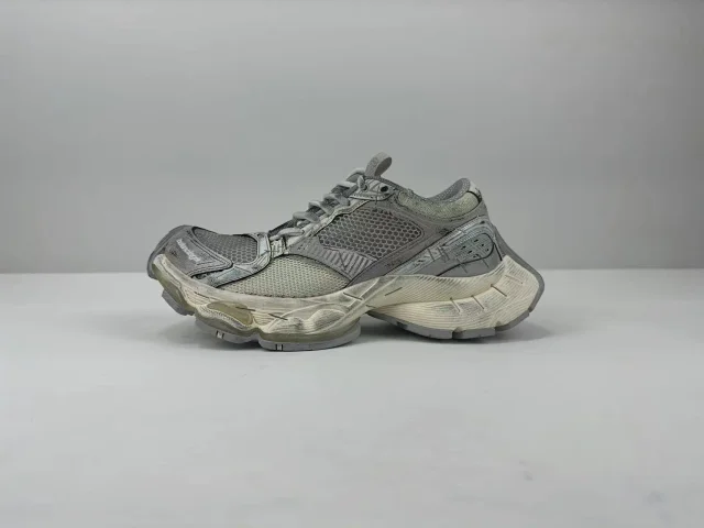 Balenciaga Sneakers Stapler product detail image 3