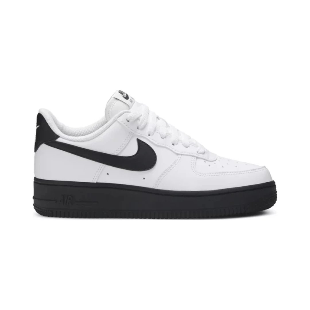 Nike Sneakers Air Force 1 Low — White Black Sole