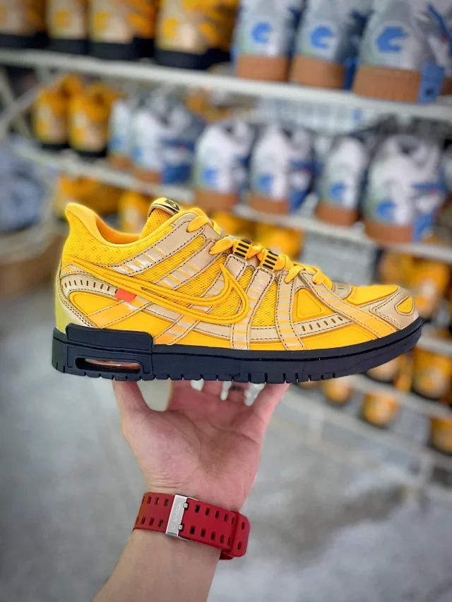 Nike Sneakers Air Rubber Dunk x Off-White product detail image 1