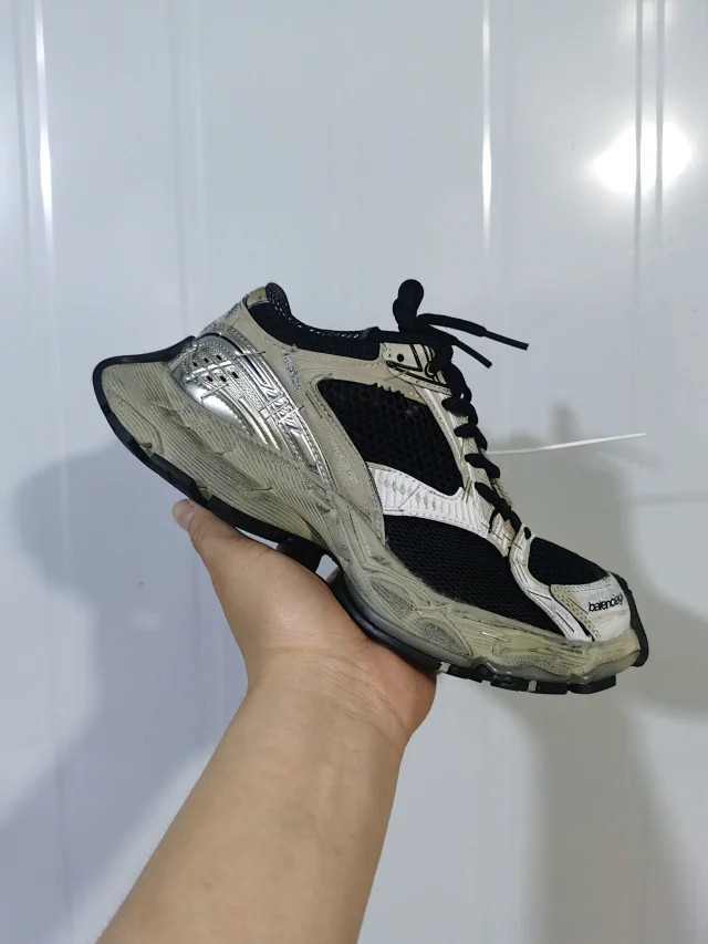 Balenciaga Sneakers Stapler product detail image 25