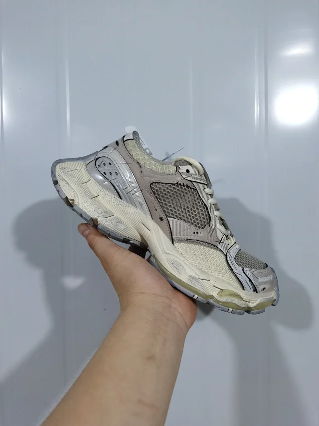 Balenciaga Sneakers Stapler product detail image 22