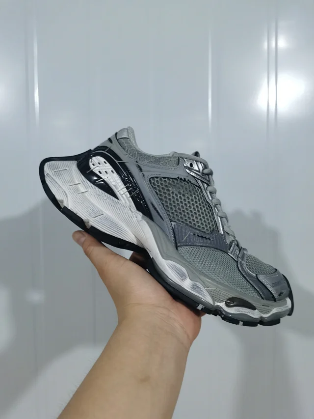 Balenciaga Sneakers Stapler product detail image 19
