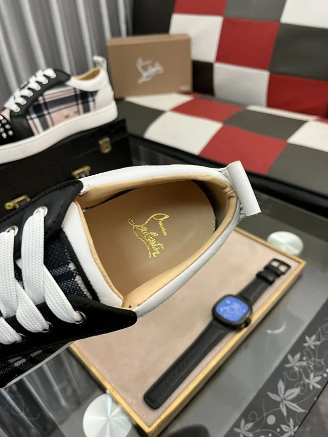 Christian Louboutin Sneakers Louis Junior Spikes low-top product detail image 36