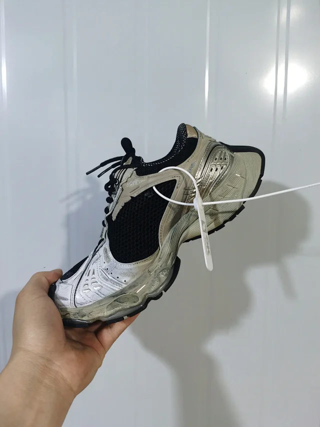 Balenciaga Sneakers Stapler product detail image 26