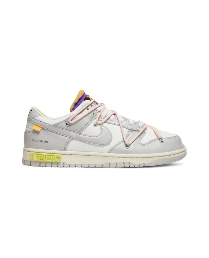 Nike Sneakers Dunk Low x Off-White with exposed lace overlay — Lot 24