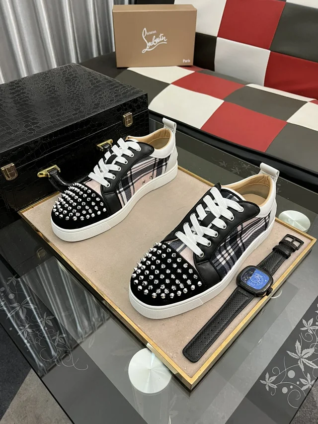 Christian Louboutin Sneakers Louis Junior Spikes low-top product detail image 29