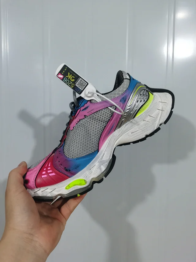 Balenciaga Sneakers Stapler product detail image 8