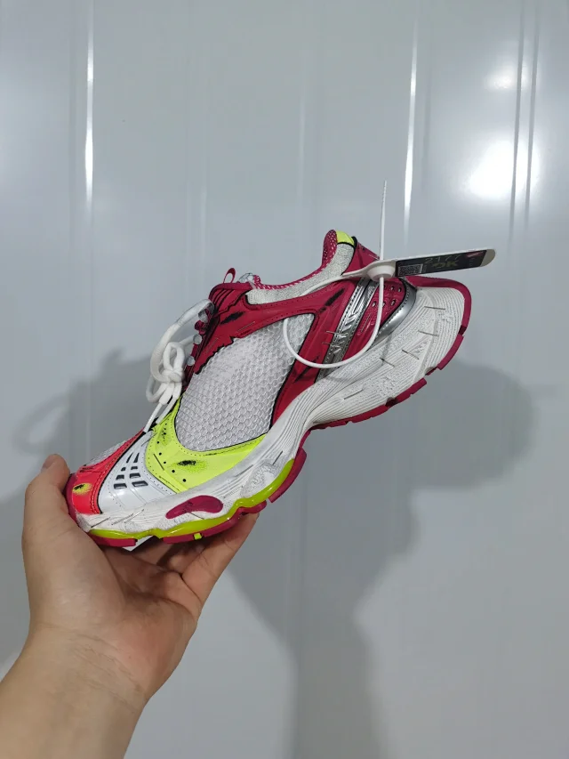 Balenciaga Sneakers Stapler product detail image 17