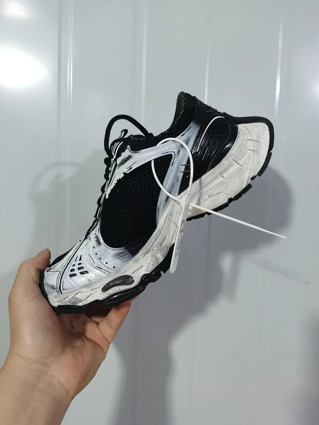 Balenciaga Sneakers Stapler product detail image 14