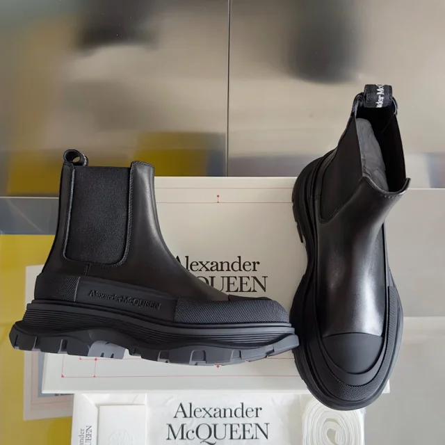 Alexander McQueen Boots Tread Slick platform Chelsea product detail image 3