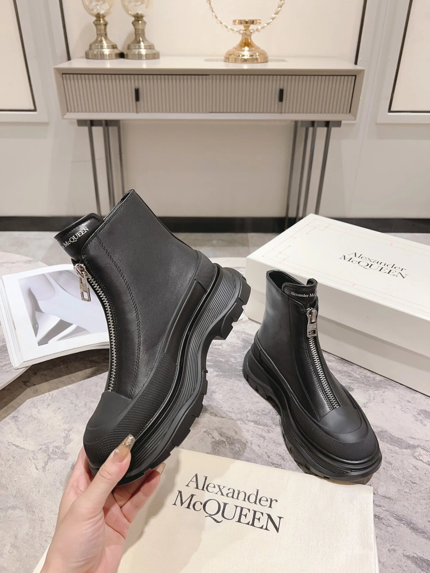 Alexander McQueen Boots Tread Slick platform Chelsea — Zip Boots Black