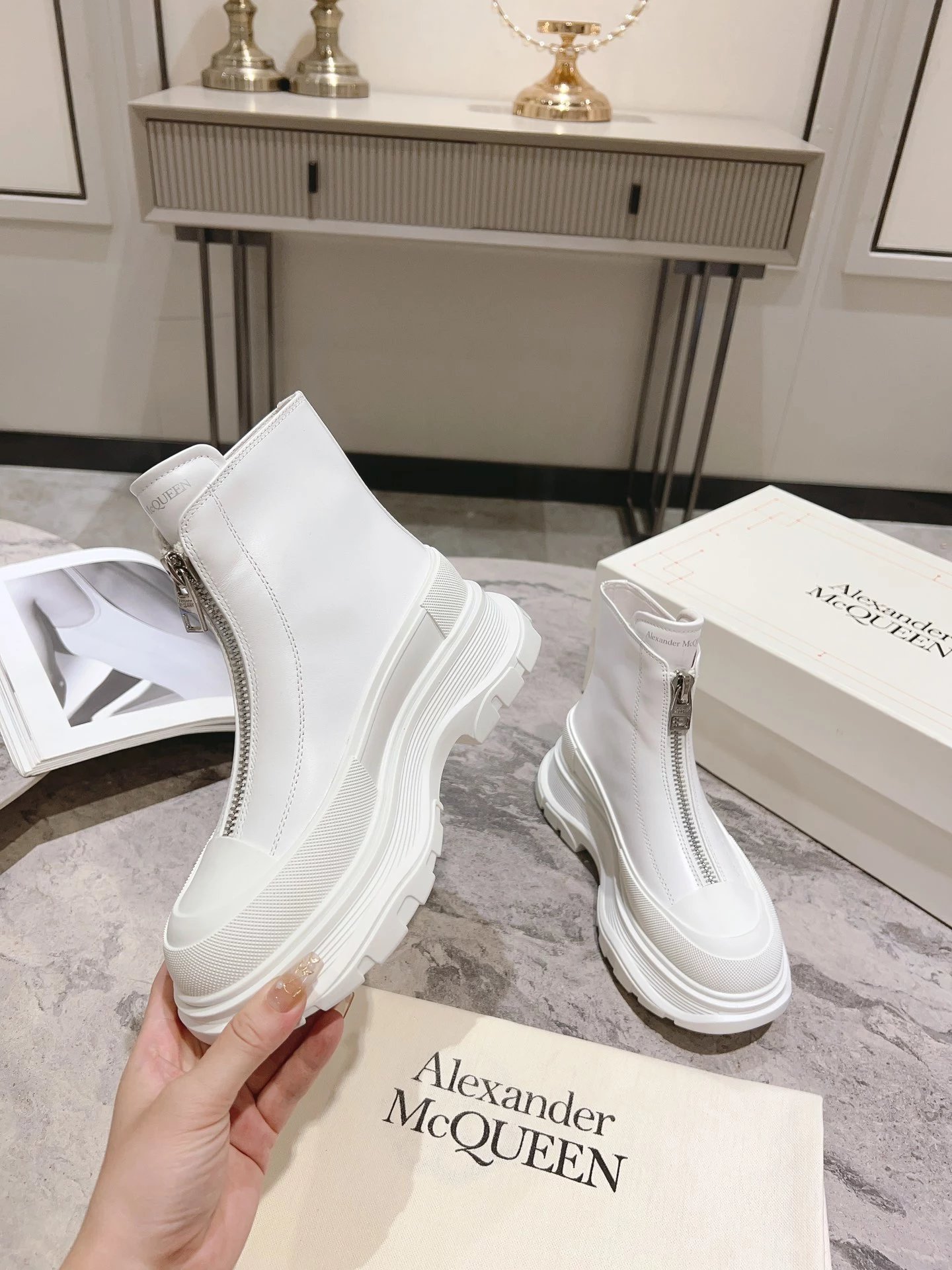 Alexander McQueen Boots Tread Slick platform Chelsea — Zip Boots White
