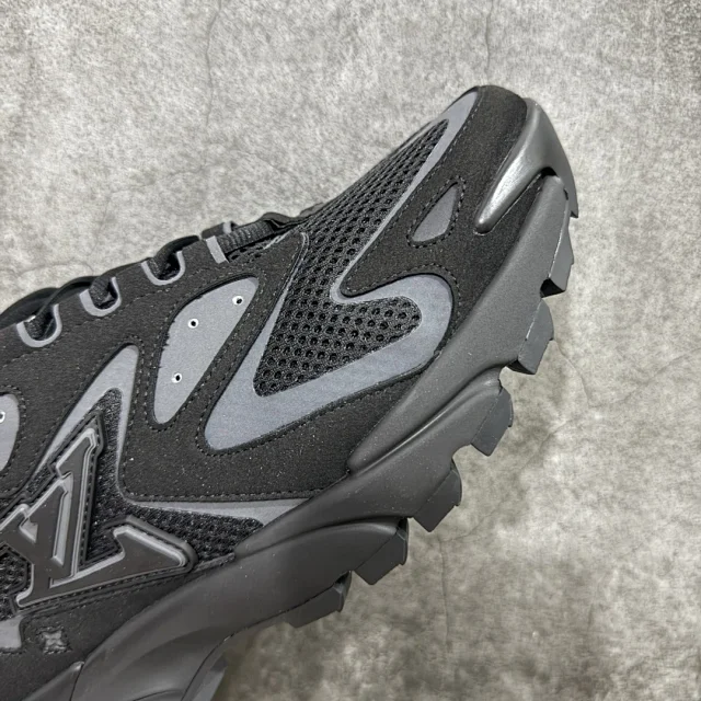 Louis Vuitton Sneakers LV Runner Tatic product detail image 42