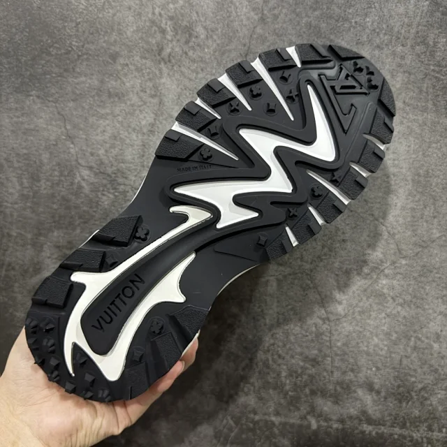 Louis Vuitton Sneakers LV Runner Tatic product detail image 63