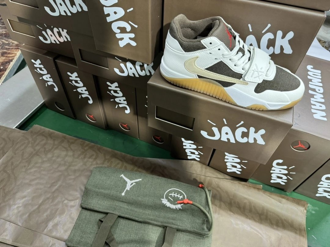 Nike Sneakers Jumpman Jack with forefoot strap and reverse Swoosh image 4