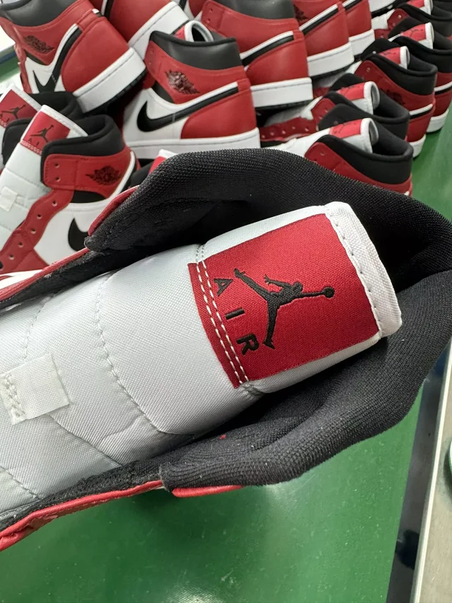 Jordan Sneakers Air 1 Mid product detail image 16