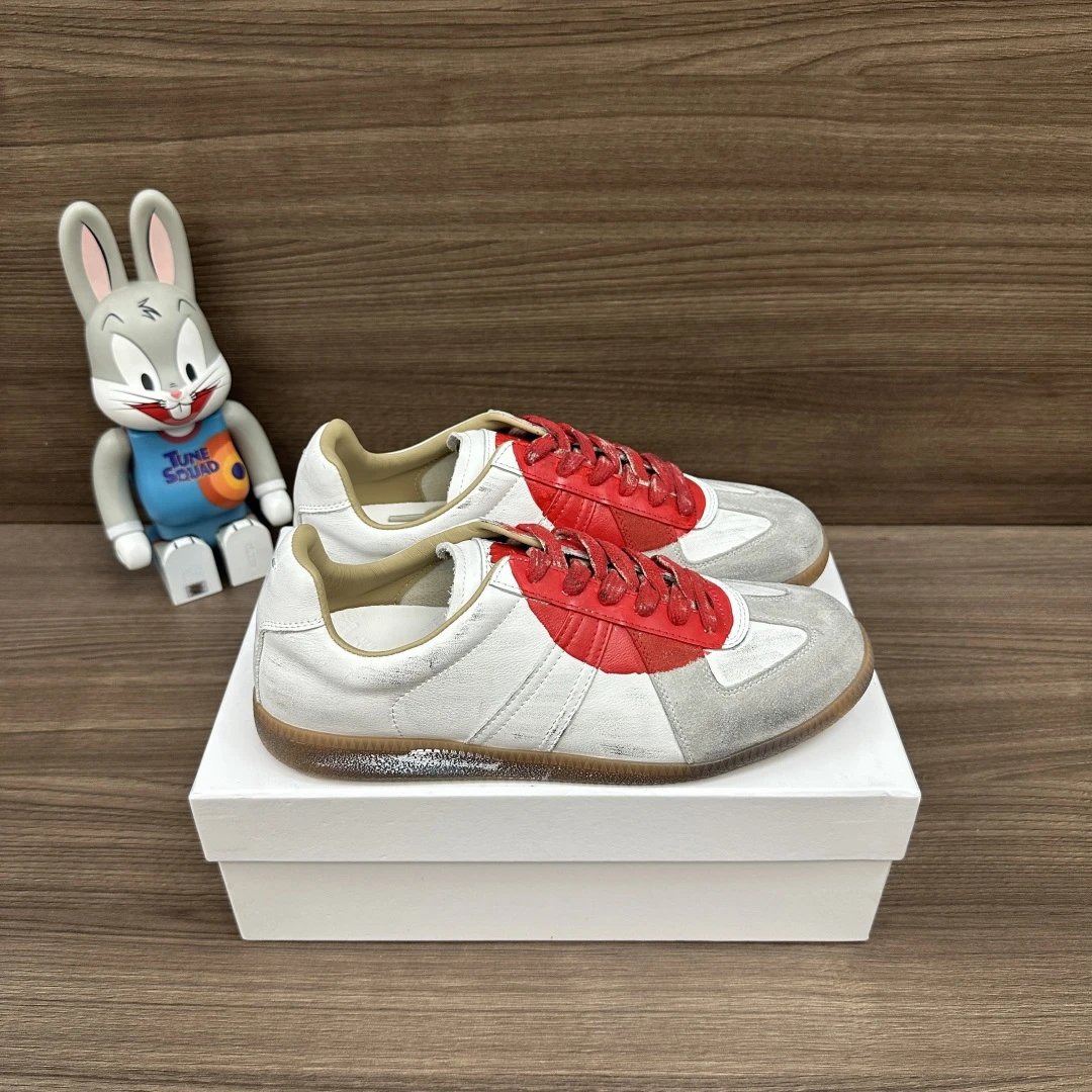 White Red Graffiti (customized color matching is non refundable and non exchangeable)