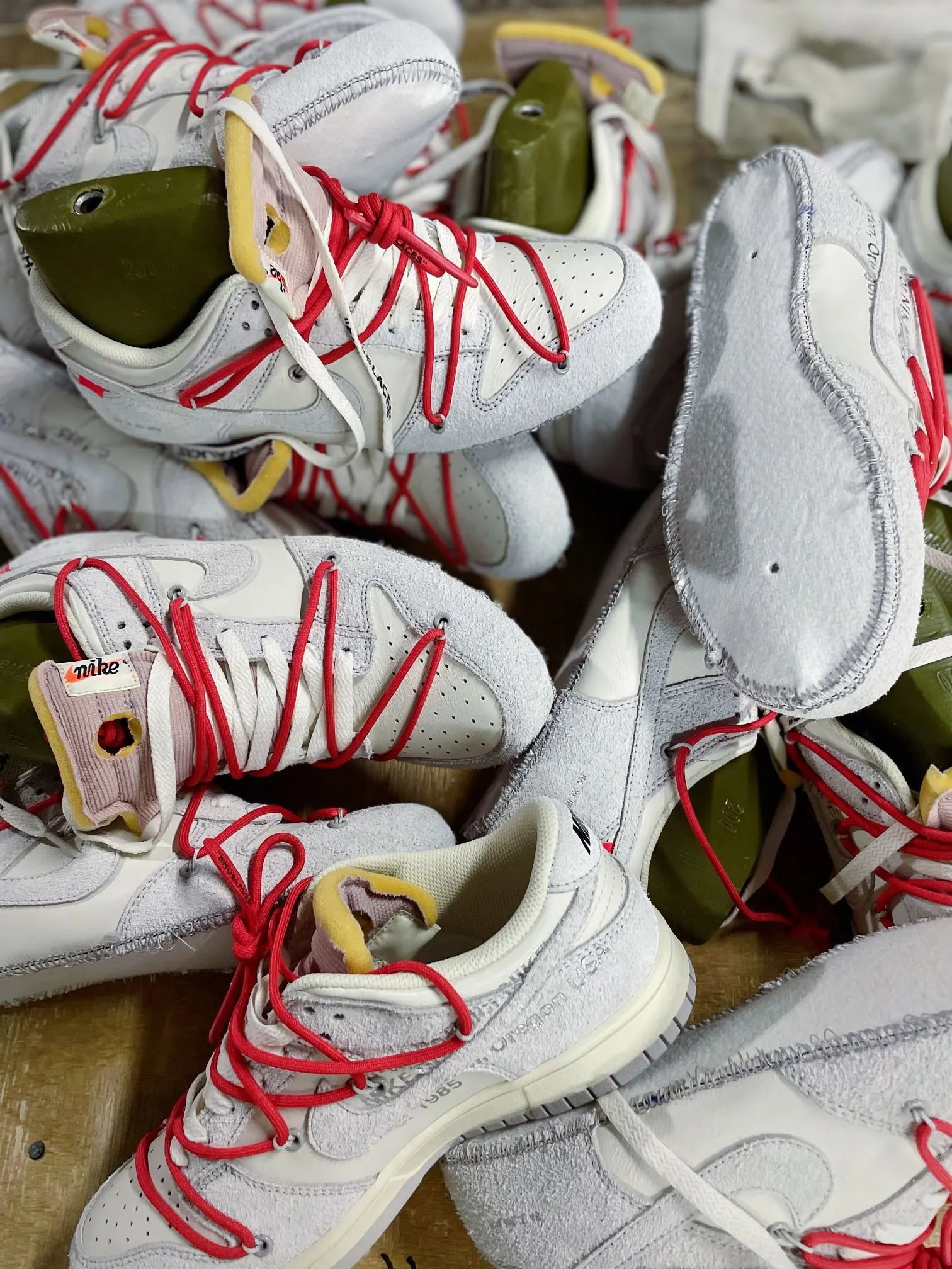 Nike Sneakers Dunk Low x Off-White with exposed lace overlay image 2