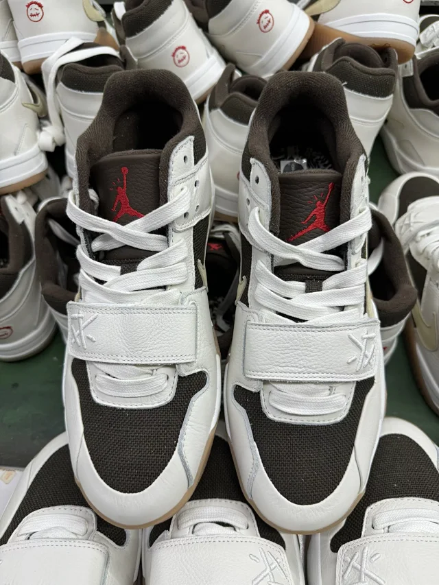 Nike Sneakers Jumpman Jack with forefoot strap and reverse Swoosh product detail image 3